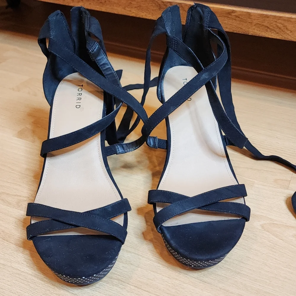 Size 13W Torrid Black Polka Dot Strappy Ankle Wrap Platform Wedge‎ Shoe Sandal